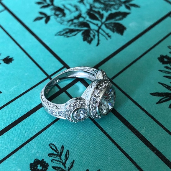 Past Present Future Ring - Picture 6 of 8